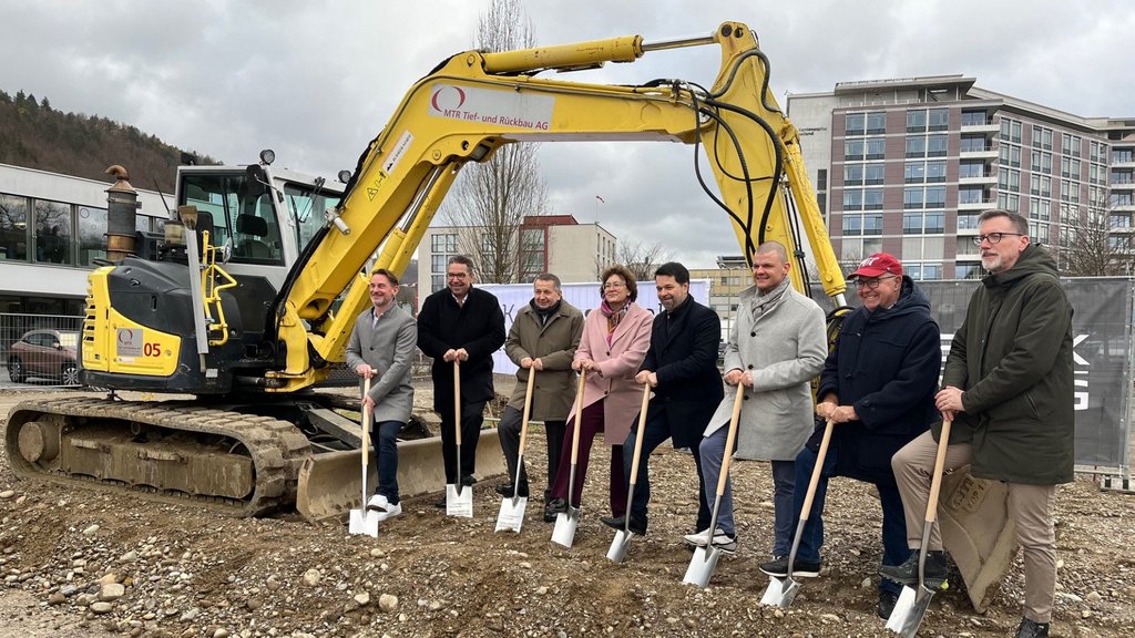 Erfolgreicher Spatenstich für das neue Parkhaus des KSBL in Liestal