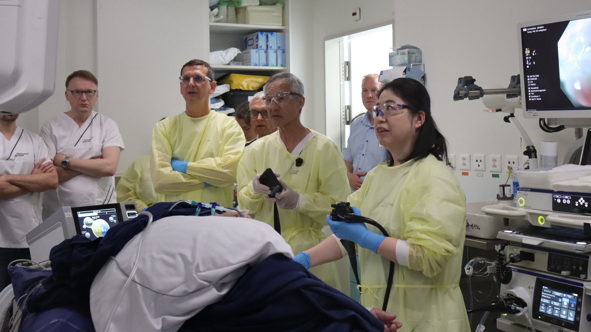 Prof. Dr. Tsuneo Oyama und seine Mitarbeiterin Dr. Akiko Takahashi vom Saku General Hospital in Japan