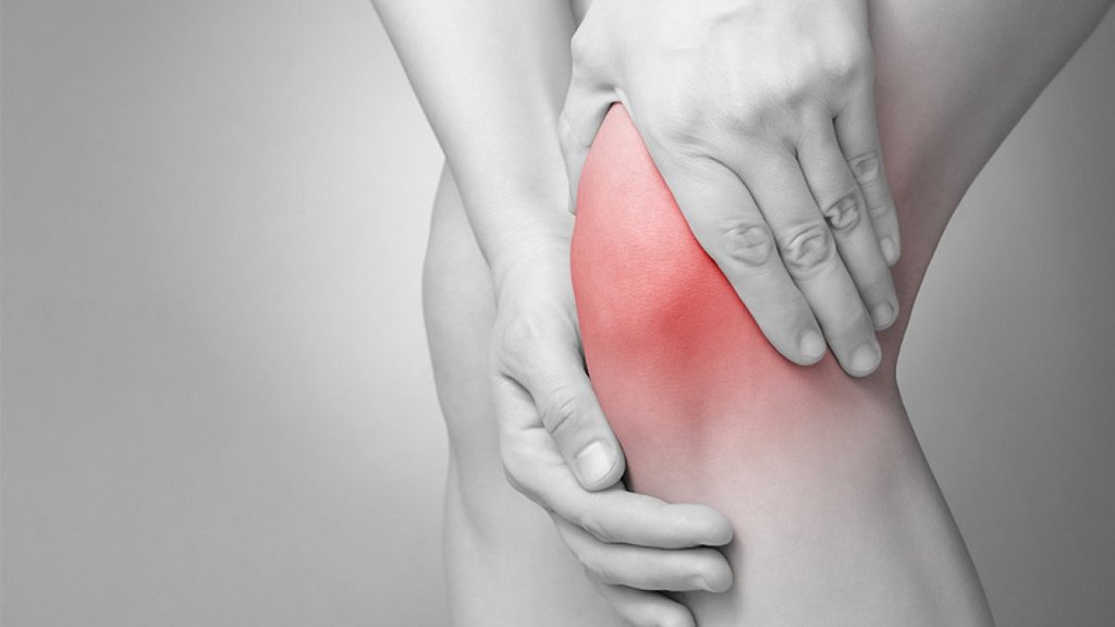 Wenn ein stechender Schmerz ins Knie schiesst und es blockiert